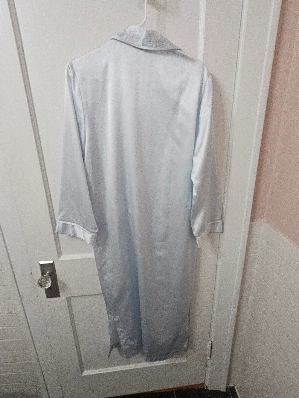Natori Classics Button Down Sleep Shirt, Great Condition, Fits Sz Med - Picture 2 of 4